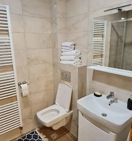 Whitehouse Apartment *